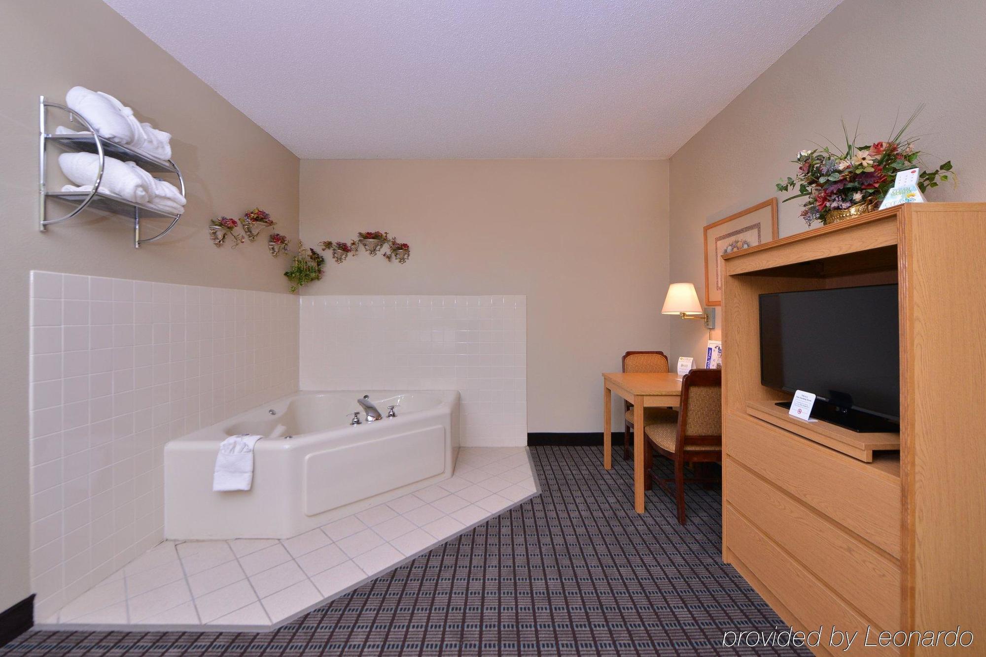 Regency Inn Geneseo Il I-80 Exterior foto